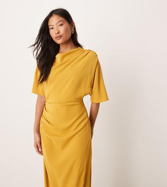 Asos Petite ASOS DESIGN Petite - Vestito midi aderente e drappeggiato color oro con spalle scese