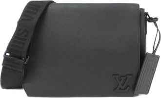 Louis Vuitton Black Leather Shoulder Bag (Pre-Owned)