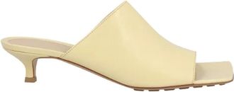 Bottega Veneta Leather mules - Dames - Muiltjes - Geel - 36 EU - Schoenen
