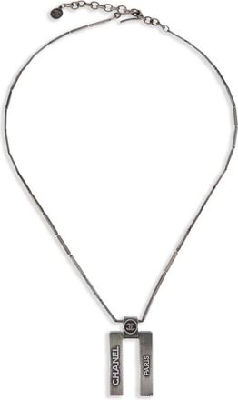 Chanel Collana con placca logo 1999 - Argento