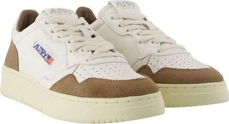 Autry Womens Medalist Sneaker White Leather