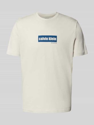 Calvin Klein Jeans T-Shirt mit Label-Print in Offwhite, Gr&ouml;&szlig;e XL