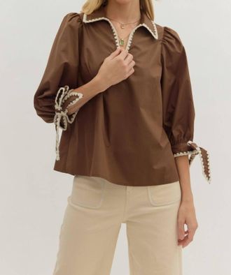 Entro Scallop Trim Blouse In Chocolate