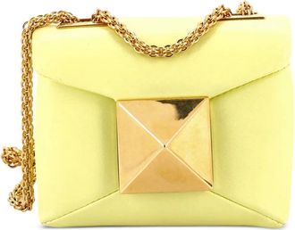 Valentino Garavani One Stud Chain Flap Bag Leather Micro crossbody bag - Geel