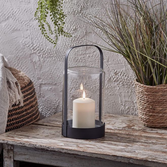 Lights4fun 18,5cm Metall Laterne Outdoor mit LED Kerze batteriebetrieb Timer Garten Deko Balkon Glasglocke Außen ab 35,99 €