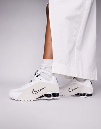 Nike Shox R4 - Sneakers unisex bianche e beige-Bianco