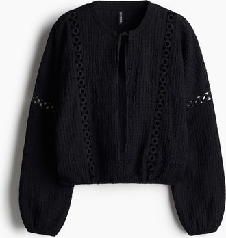 H&M Crinklebluse mit Spitzeneinsätzen - Schwarz