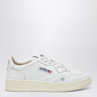 Autry Medalist Low sneakers in white leather with shell detail