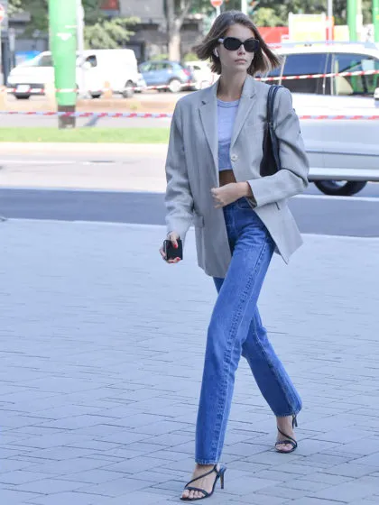 Non sai più come abbinare i tuoi jeans? Prova i look iper cool di Kaia Gerber