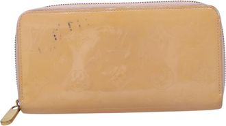 Louis Vuitton Zippy Wallet Beige Patent Leather Wallet (Pre-Owned)