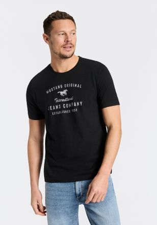 Mustang Rundhalsshirt MUSTANG Alex Logoprint uni, Herren, Gr. XXL, schwarz, Jersey, Obermaterial: 100% Baumwolle, bedruckt, normal h&uuml;ftbedeckend, Rundhals, Sh