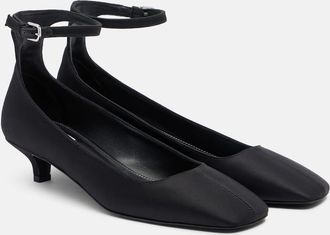 Toteme Salones de sat&eacute;n