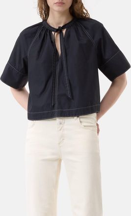 Closed Contrast Stitching Cropped Top In Black