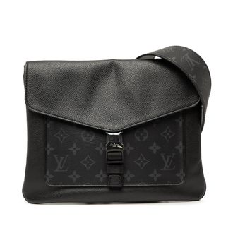 Louis Vuitton Tweedehands Taigarama Outdoor Flap Messenger