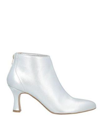Noa. A Ankle boots