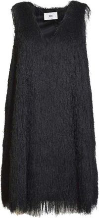 SOLOTRE Sleek Black Dress With Flattering Silhouette