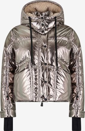 Moncler Kurze Kapuzendaunenjacke aus metallisiertem Technikgewebe Celaque