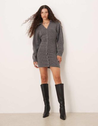 Gina Tricot Gina Tricot - Vestito lungo in maglia di lana grigio medio m&eacute;lange a maniche lunghe con bottoni e scollo a V