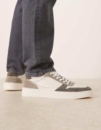 Asos Sneakers con pannelli in camoscio grigio e pelle bianco sporco
