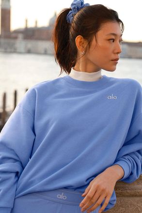 Alo | Accolade Crewneck Neck Pullover Top in Crystal Clear Blue, Size: Medium