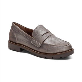 Aetrex Womens Collette Loafer In Brushed Silver