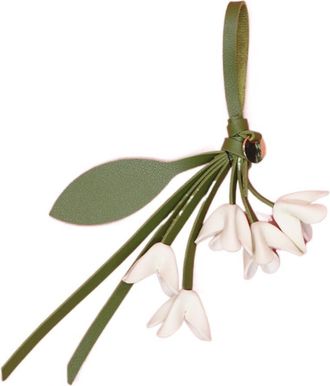 Generic Flower Pu Leather Bag Pendant, Handmade Car Keyring Leather Keychain, Delicate Handbag Ornament(White)