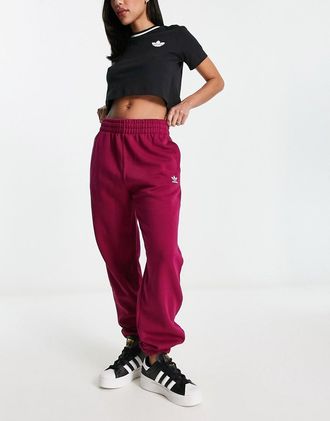 adidas Originals Essentials sweatpants in burgundy-Red