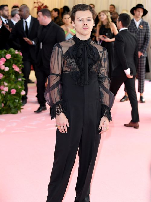 Musiker Harry Styles auf dem roten Teppich der Met Gala