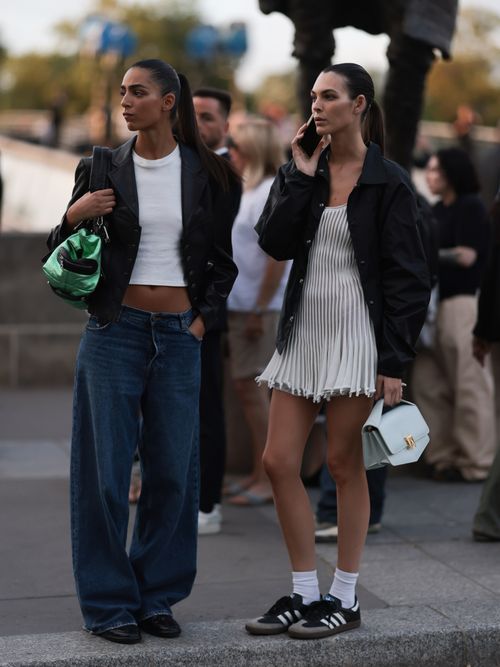 Vittoria Ceretti und Begleitung in Paris.