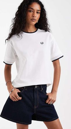 Fred Perry T-shirt in rete piqu&eacute; bianca con bordi a contrasto-Bianco