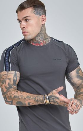 Siksilk Camiseta de ajuste muscle con cinta ragl&aacute;n gris oscuro para hombre SikSilk S