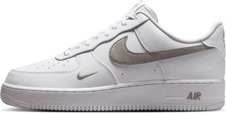Nike Air Force 1 07 Tech sneakers bianche e beige chiaro-Bianco