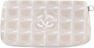 Chanel Pre-owned Clutches, female, Beige, Size: ONE SIZE Pre-owned New Travel Line Pouch