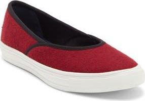 Fuchsia Crossover Sneaker Flat in Maroon at Nordstrom Rack, Size 11