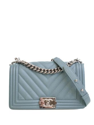 Chanel 2020 Old Medium Chevron Caviar Boy Flap crossbody bag - women - Caviar Leather - One Size - Blue