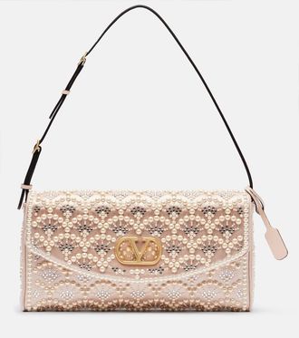 Valentino Garavani Bolso al hombro DeVain Small de sat&eacute;n adornado