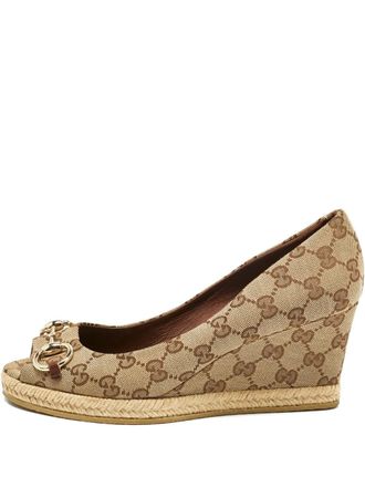 Gucci Charlotte Horsebit canvas wedge pumps - women - Canvas/Calf Leather/Rubber - 38 - Neutrals