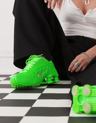 Nike Shox R4 sneakers in green