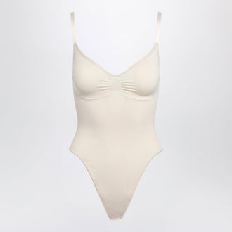 SKIMS Body a perizoma Seamless Sculpt color sabbia