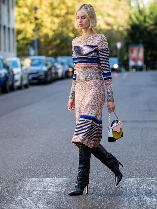 Look con stivali al ginocchio sales