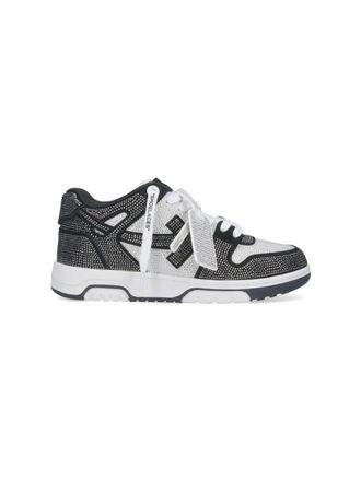 Off-white Low-Top Black Sneakers with Modern Design and Durable Sole