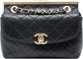Chanel Borsa a tracolla CC mini in pelle di agnello trapuntata con battente 2019 - Nero