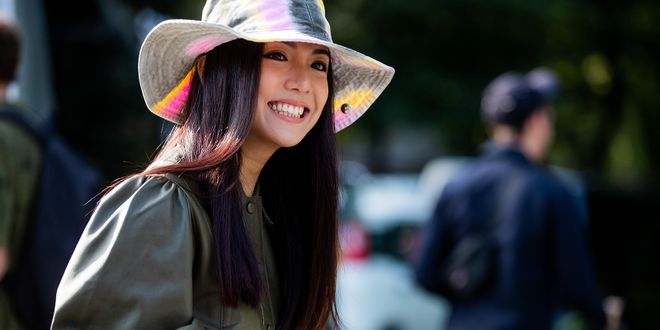 how to style your hair with hats, best hairstyles for hats, bucket hat, panama hat, bowler hat, baseball cap