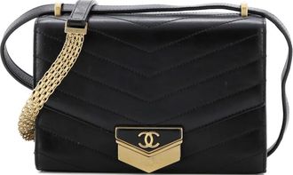 Chanel Medal Envelope Flap Bag Chevron Calfskin Small crossbody bag - Zwart