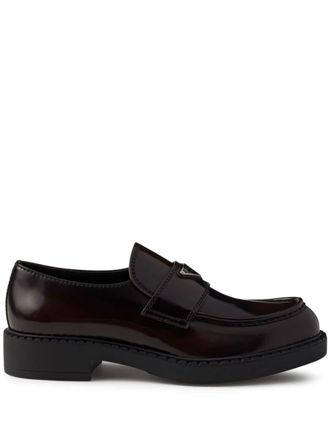 Prada logo-plaque leather loafers - Brown
