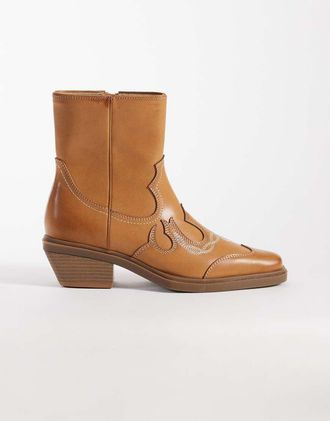 Asos Stivaletti stile western color cuoio con tacco cubano-Marrone