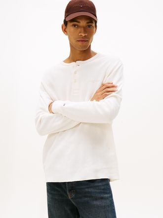 Tommy Jeans Henleyshirt »TJM WAFFLE SCRIPT HENLEY« Rundhals, slim fit, mit feiner Struktur