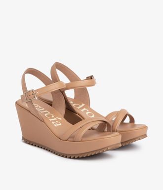 Pedro Garcia Comfort wedge sandal in beige leather | Finoa | Fall winter 25 | PEDRO GARCIA