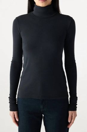Amo Reese Turtleneck Tee In Black