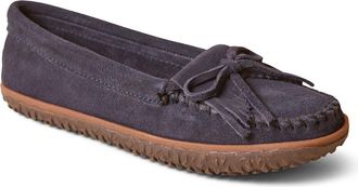 Minnetonka Kilty Tread Slipper in Navy at Nordstrom, Size 6.5